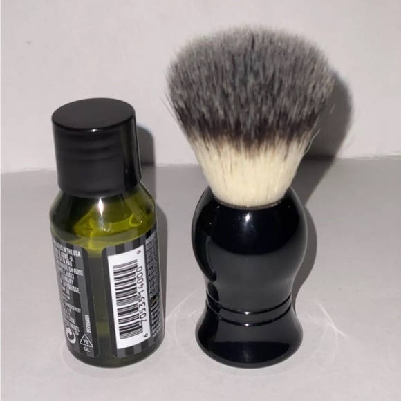 The Art of Shaving Travel Size Pre-Shave Oil Unscented 1 oz & Brush - Picture 2 of 5